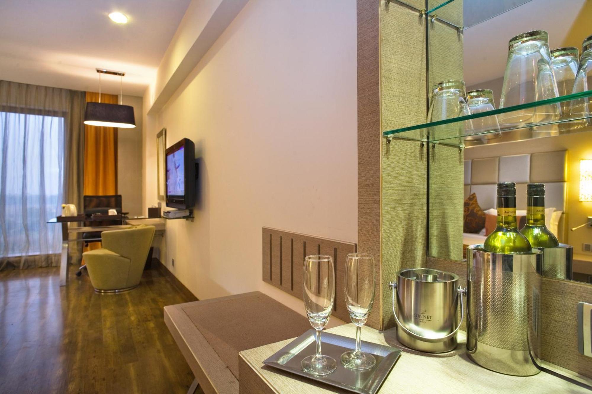 The Sonnet Kolkata Hotel Exterior photo
